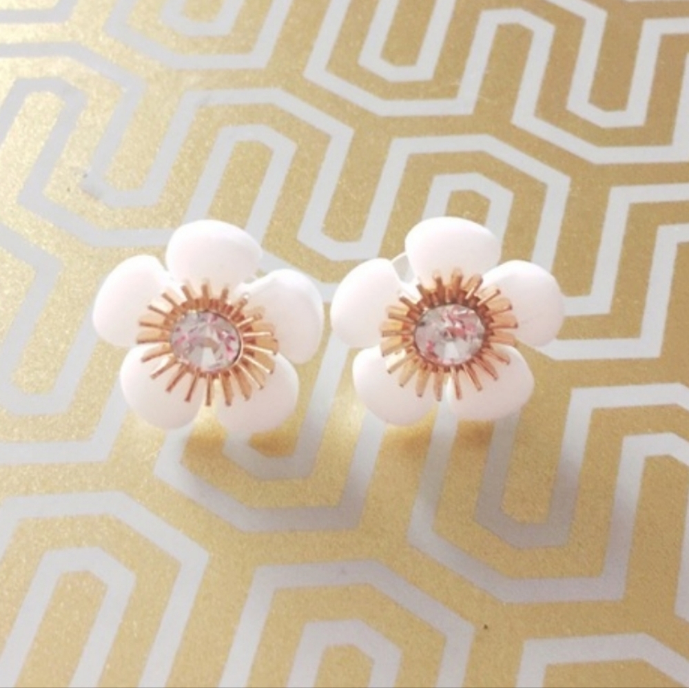 White Epoxy With Gold Spinal